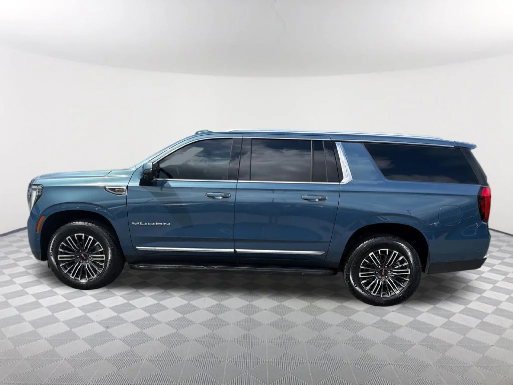 Used 2025 Blue GMC Elevation image 8