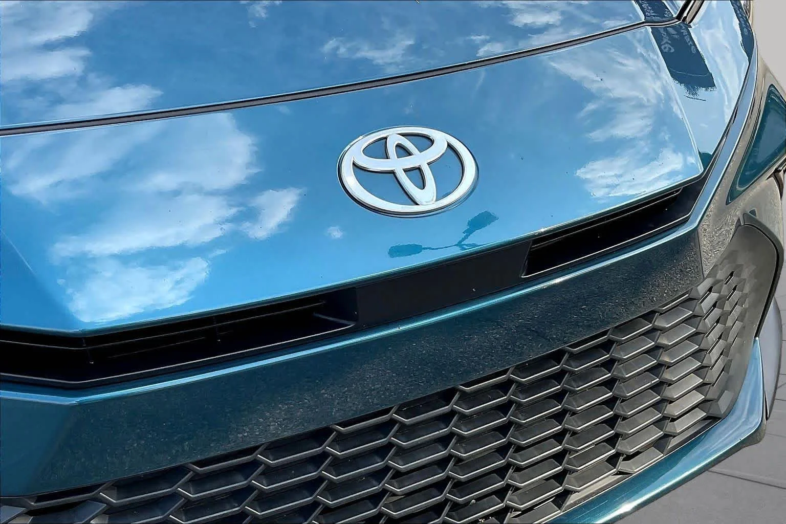 Used 2025 Ocean Gem Toyota SE image 29