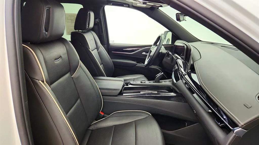 Used 2022 Crystal White Tricoat Cadillac Sport 4WD w/ Touring Pkg & Sport Performance Pkg image 27
