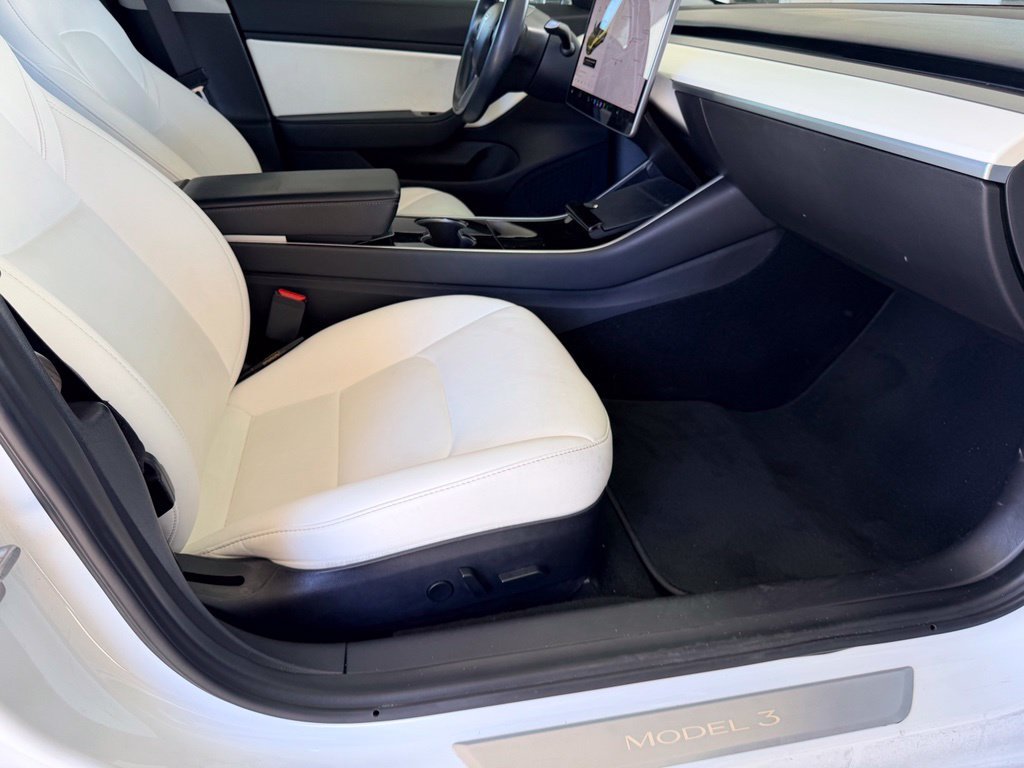 Used 2018 White Tesla Long Range image 34