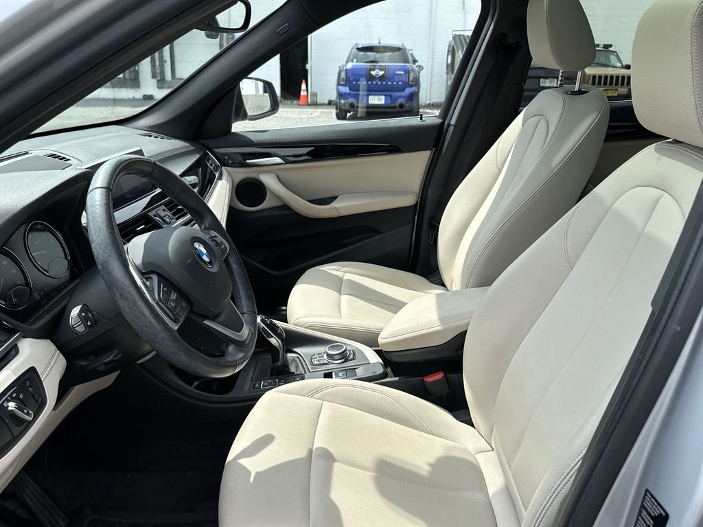 Used 2021 Glacier Silver Metallic BMW xDrive28i image 3