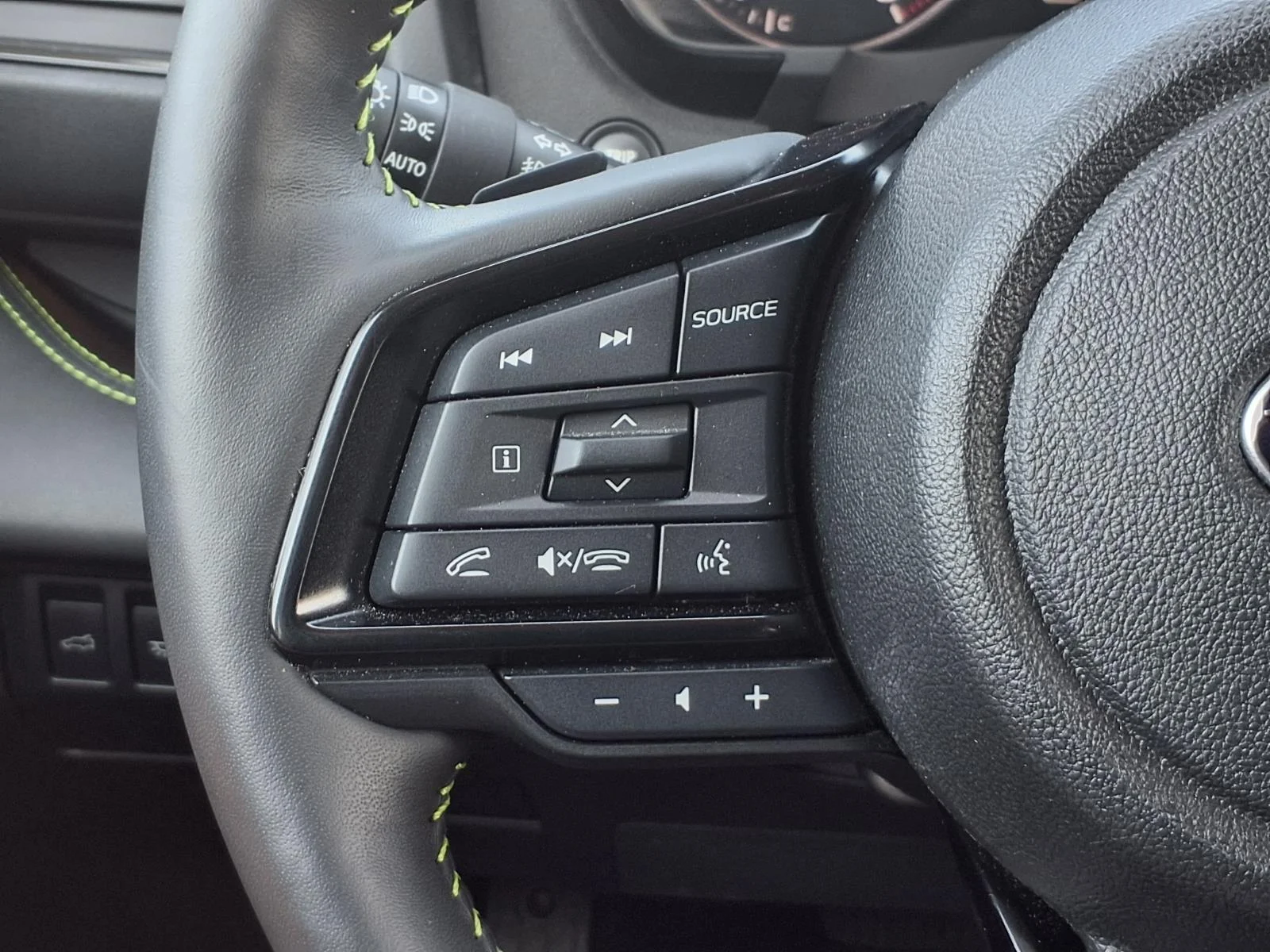 Used 2025 Crystal White Pearl Subaru Onyx Edition Touring image 17