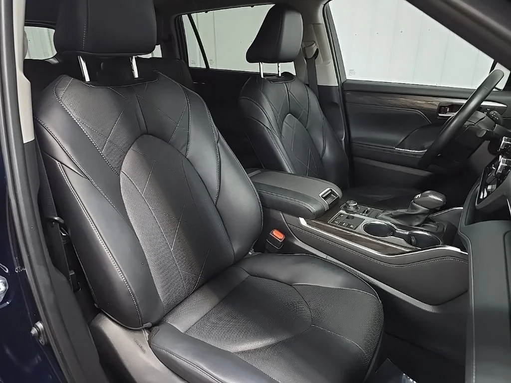 Used 2024  Toyota Platinum image 15