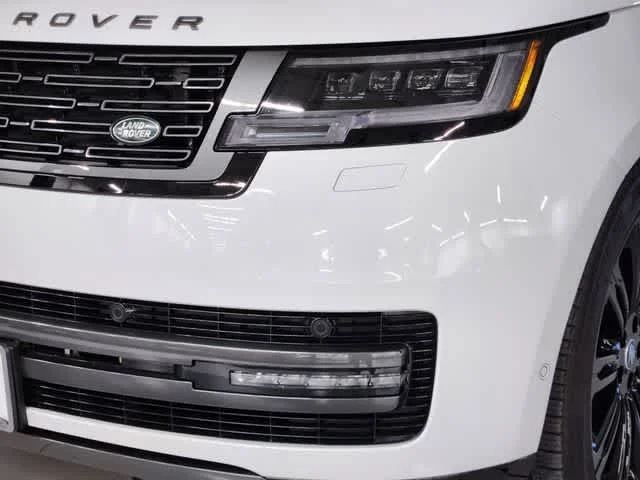 Used 2025 Fuji White Land Rover Autobiography image 12