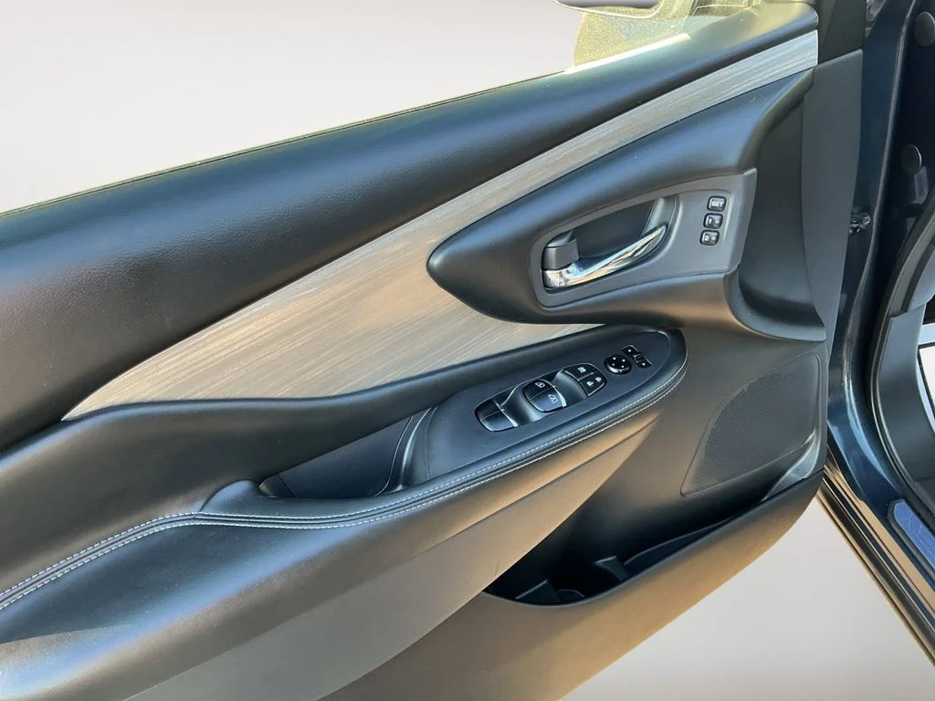 Used 2018 Blue Nissan SL image 14