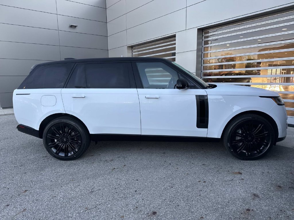 New 2027 Fuji White LAND ROVER  image 9