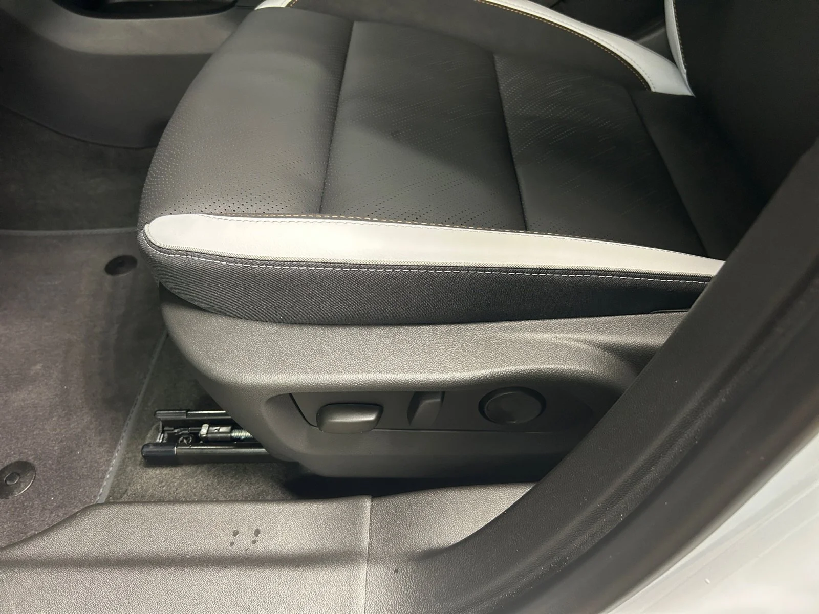 New 2026 Iridescent White Tricoat Buick Sport Touring AWD image 15