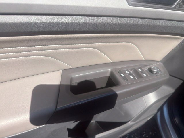 Used 2023 Silver Volkswagen 2.0T SE image 14