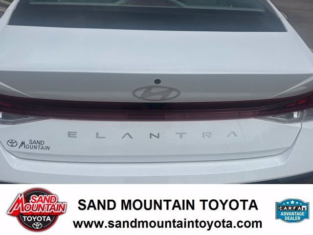 Used 2025 White Hyundai SEL Convenience image 8