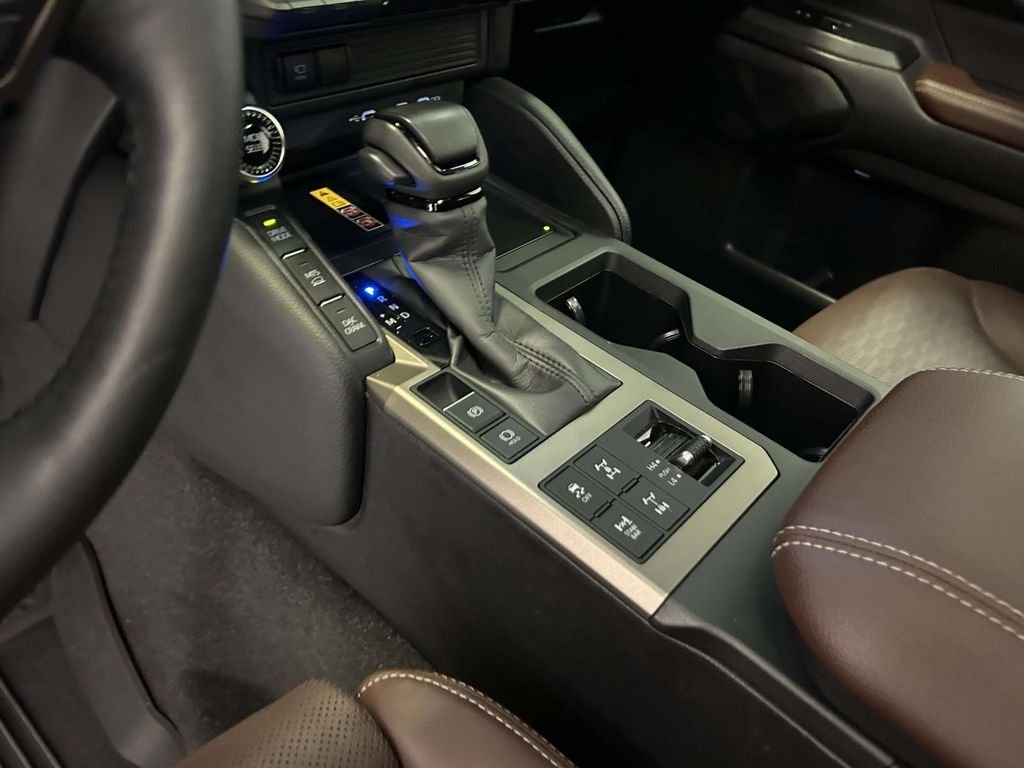 Used 2025  Toyota Premium image 21