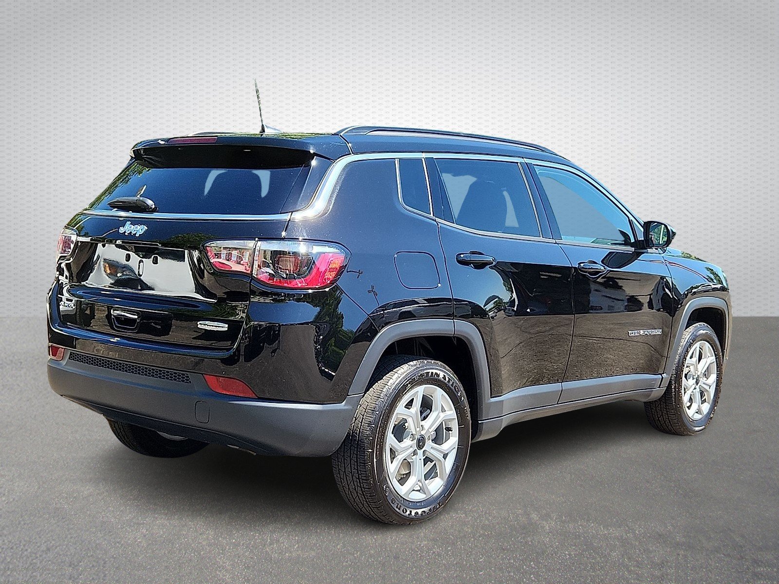 Certified Used 2025 Diamond Black Crystal Pearlcoat - PXJ Jeep Latitude 4x4 image 6