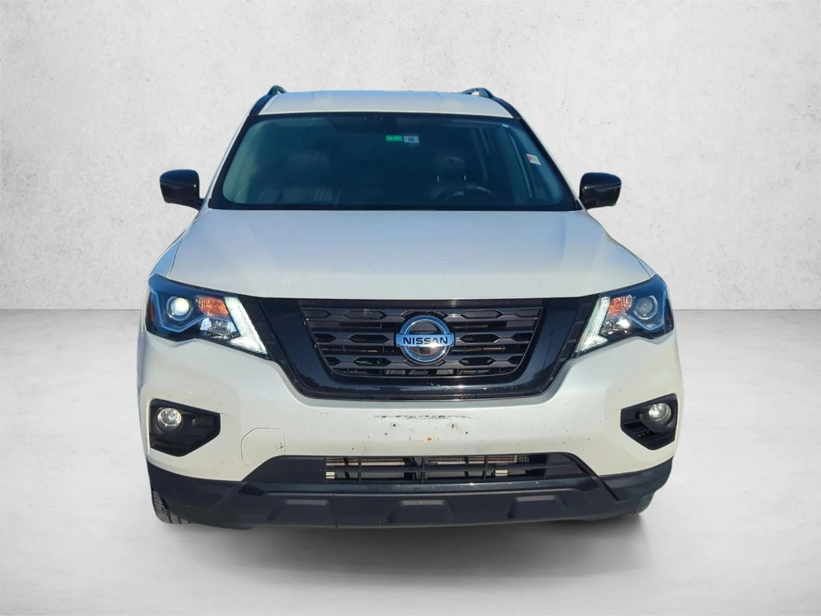 Used 2018 Pearl White Nissan SL image 3