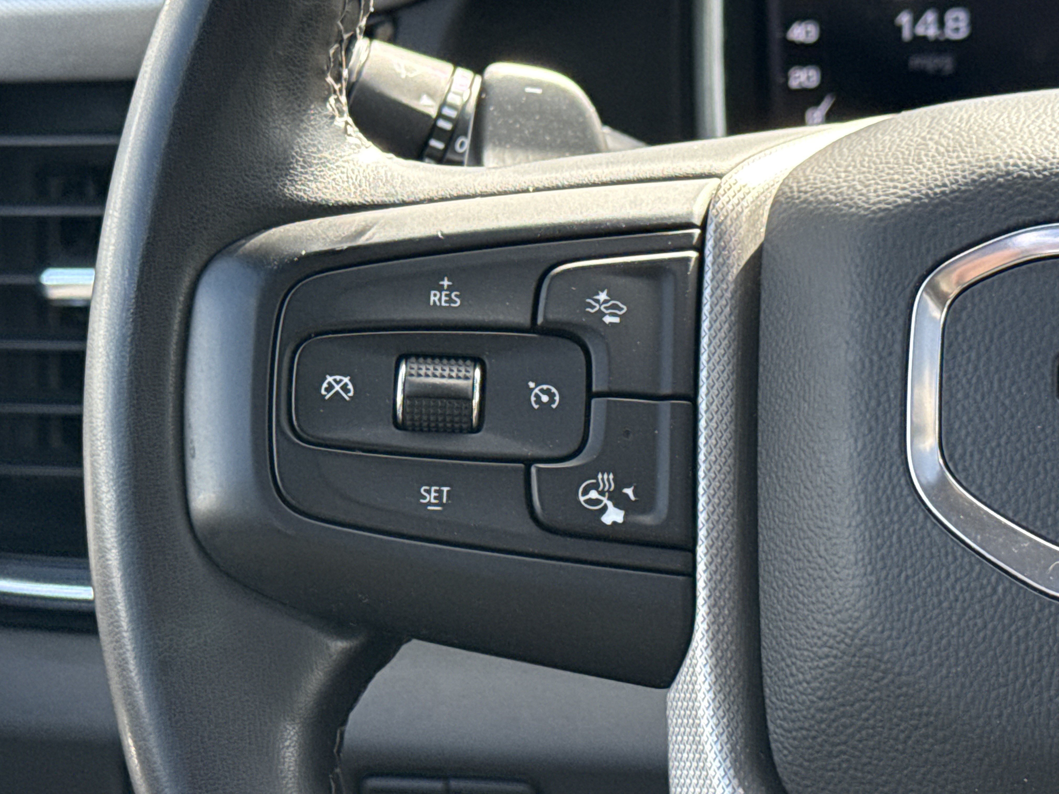 Used 2023 Onyx Black GMC Denali image 25