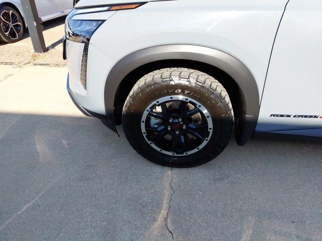 New 2026 Boulder Gray Pearl / Super Black Two-tone Nissan Rock Creek® image 39