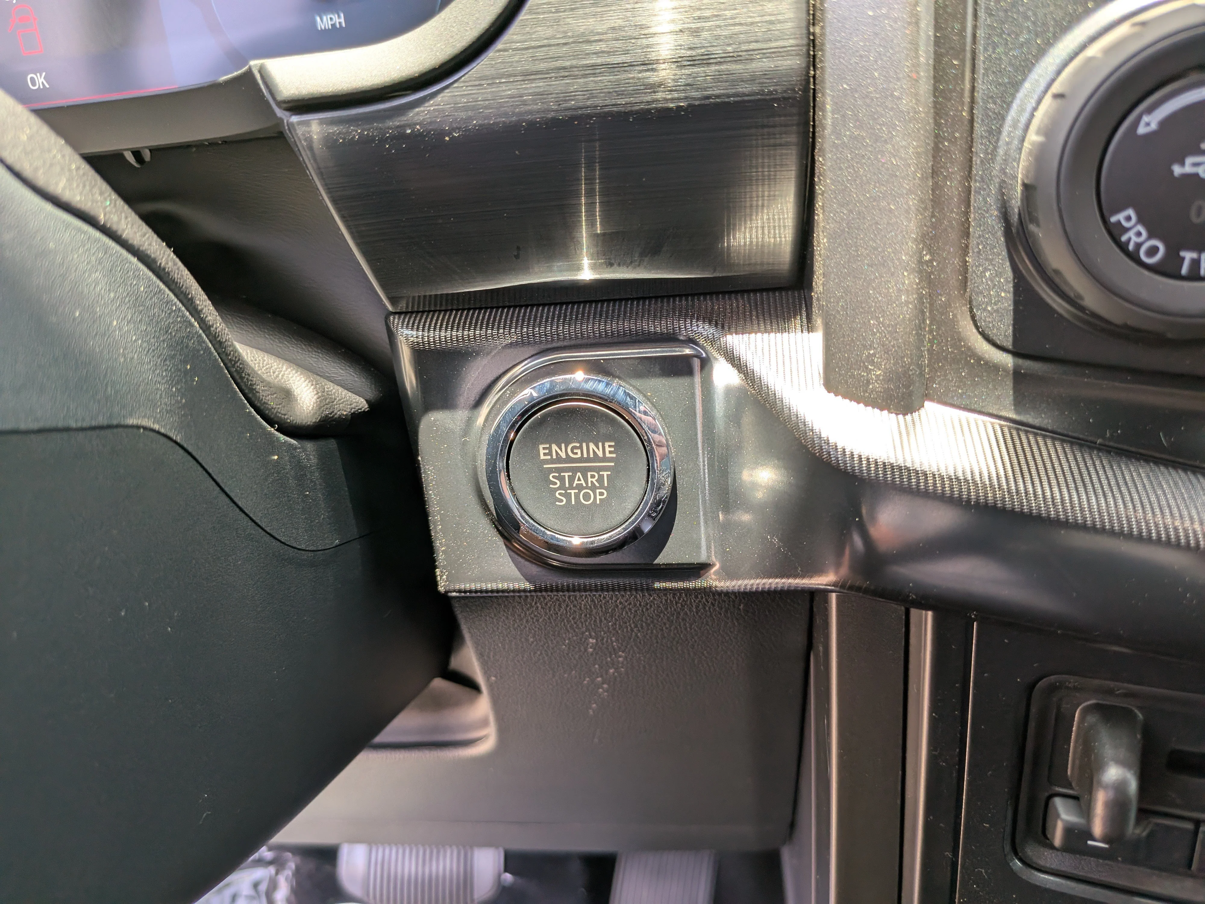 New 2026 Iconic Silver Metallic Ford Lariat image 28