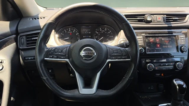 Used 2018 Glacier White Nissan SV image 9