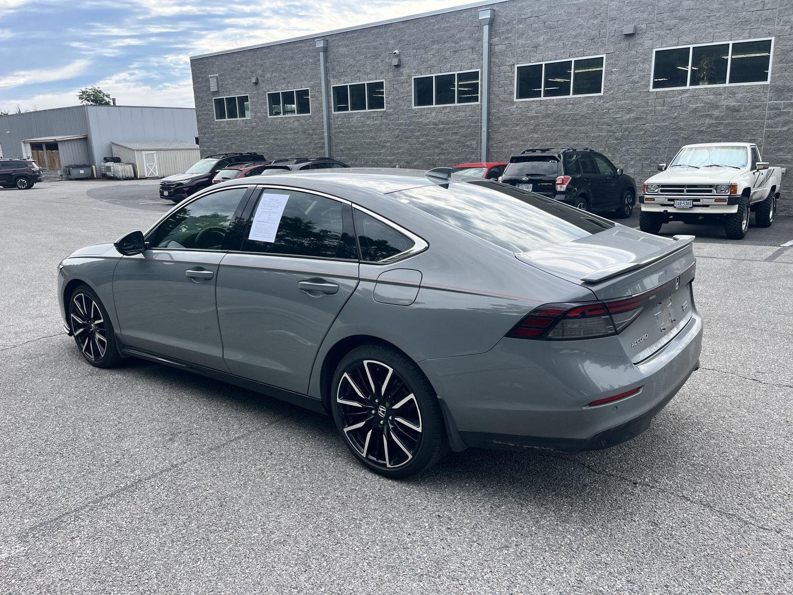 Used 2024 Urban Gray Pearl Honda Touring image 7