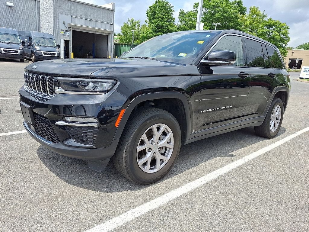 Used 2022 Black Jeep Limited image 3