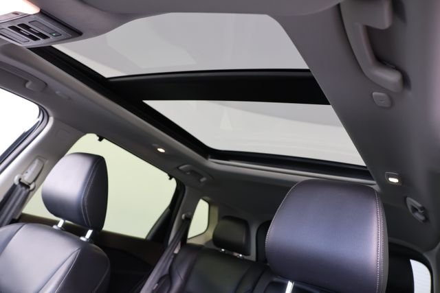 Used 2023 Black Nissan SL image 19