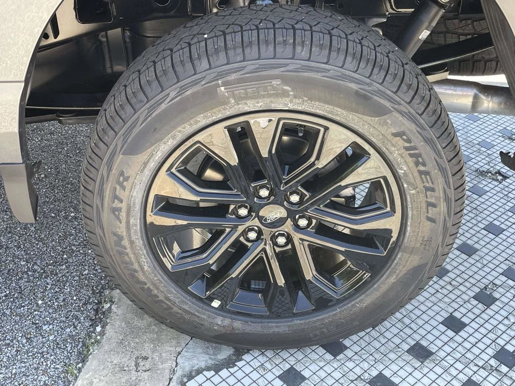 New 2026 Carbonized Gray Metallic Ford XLT image 9