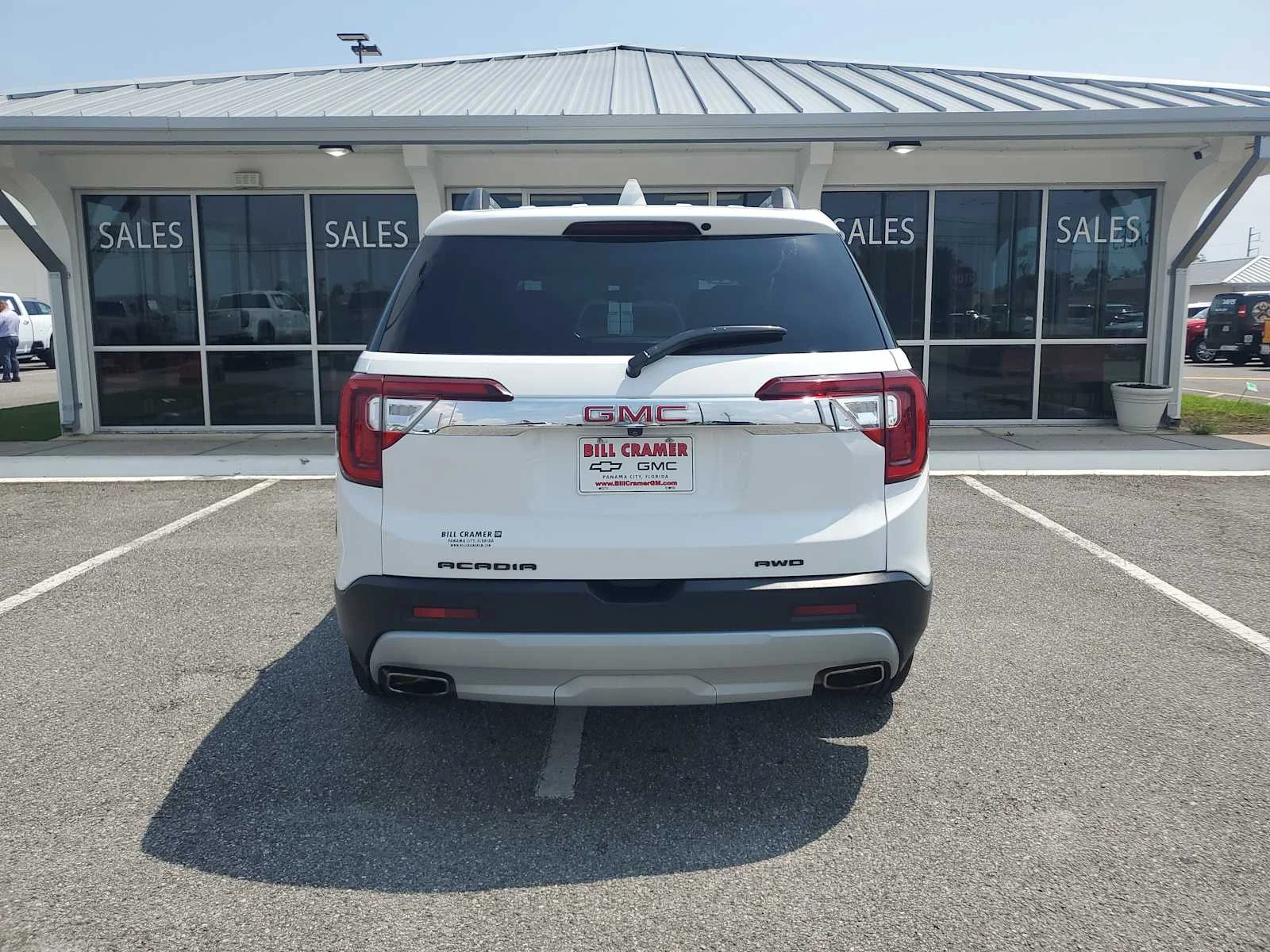 Used 2020 SUMMIT WHITE GMC SLE image 4