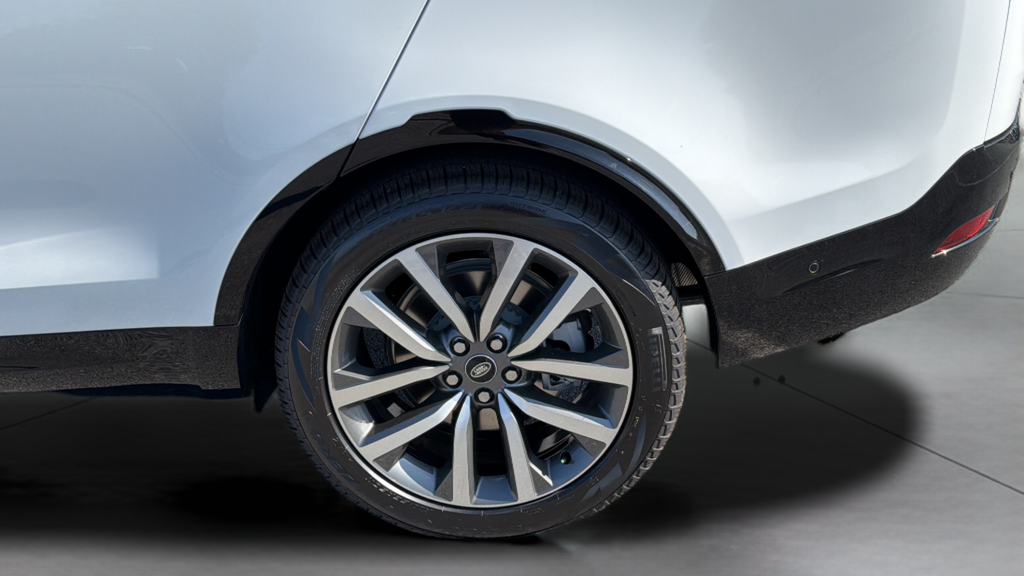 New 2026 Fuji White Land Rover Dynamic SE image 16