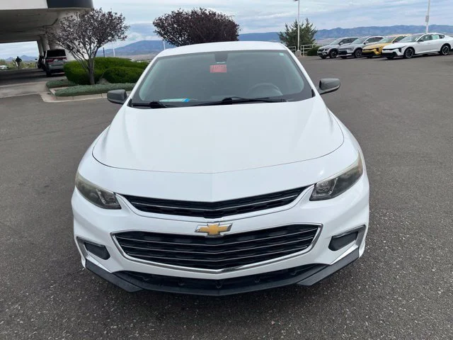 Used 2017 Summit White Chevrolet LS image 3