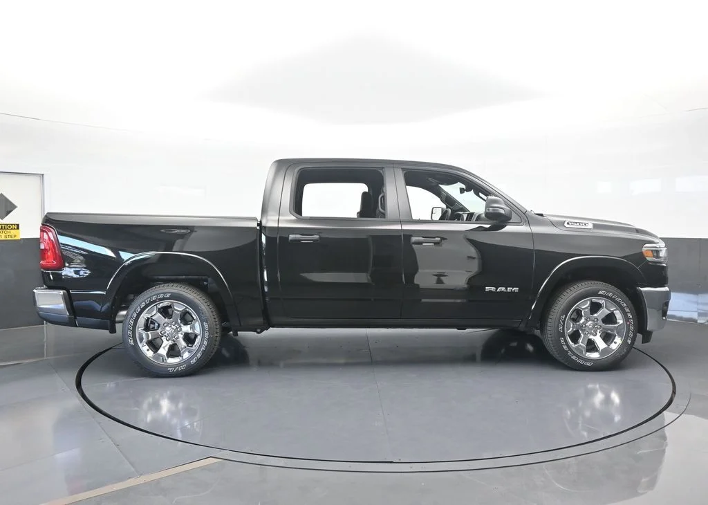 New 2026 Diamond Black Crystal Pearl-Coat Exterior Paint RAM Big Horn/Lone Star image 7