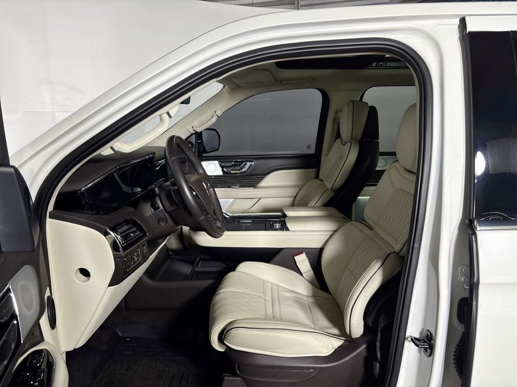 Used 2023 White Metallic Lincoln Black Label image 11