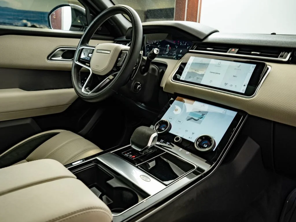 Used 2023 Fuji White Land Rover R-Dynamic S MHEV image 47