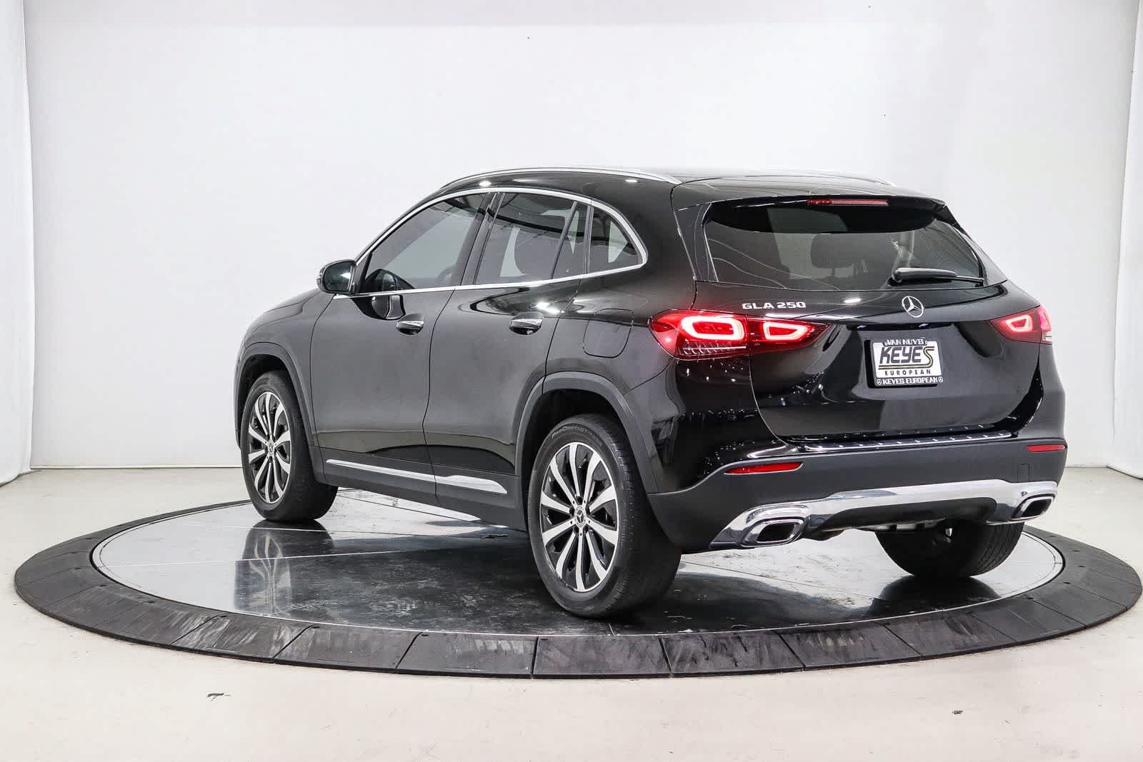 Used 2023 Night Black Mercedes-Benz GLA 250 image 2