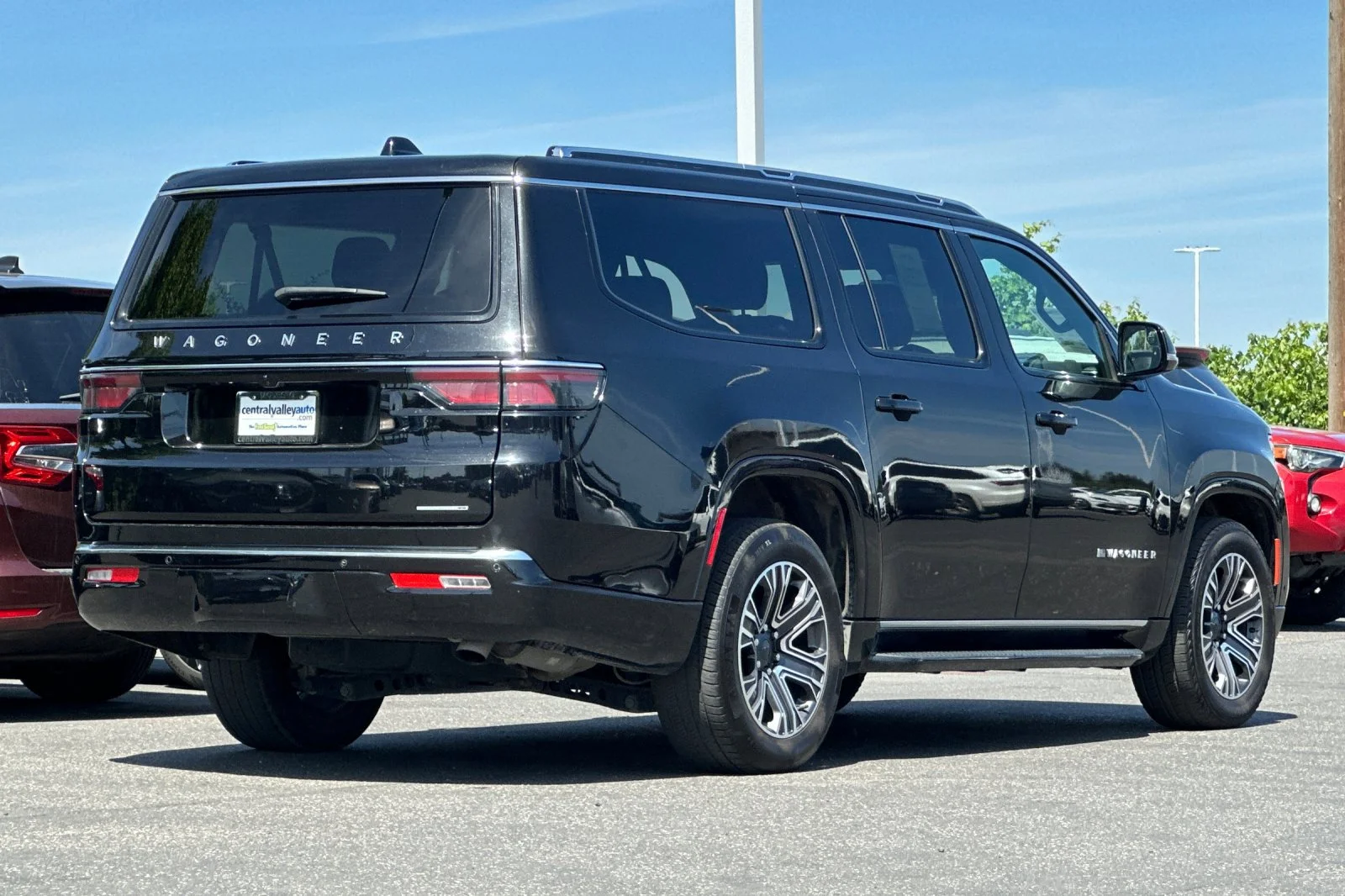 Certified Used 2024 Diamond Black Crystal Pearlcoat Jeep Series II image 4