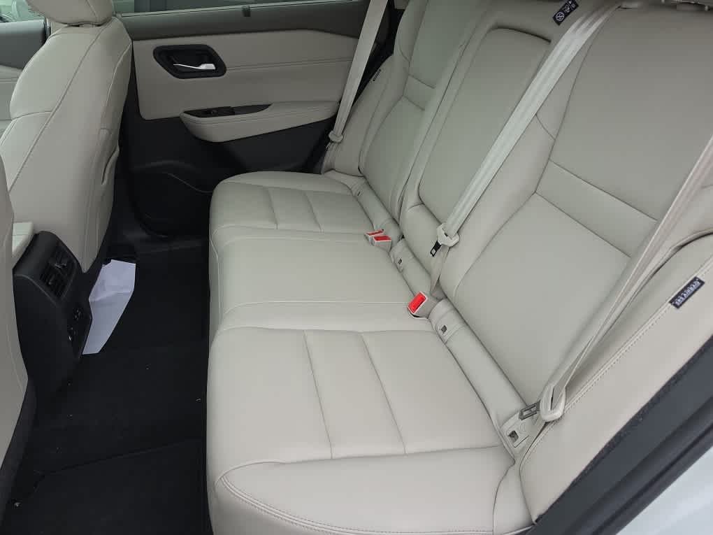 Certified Used 2023 Pearl White Tricoat Nissan SL image 19