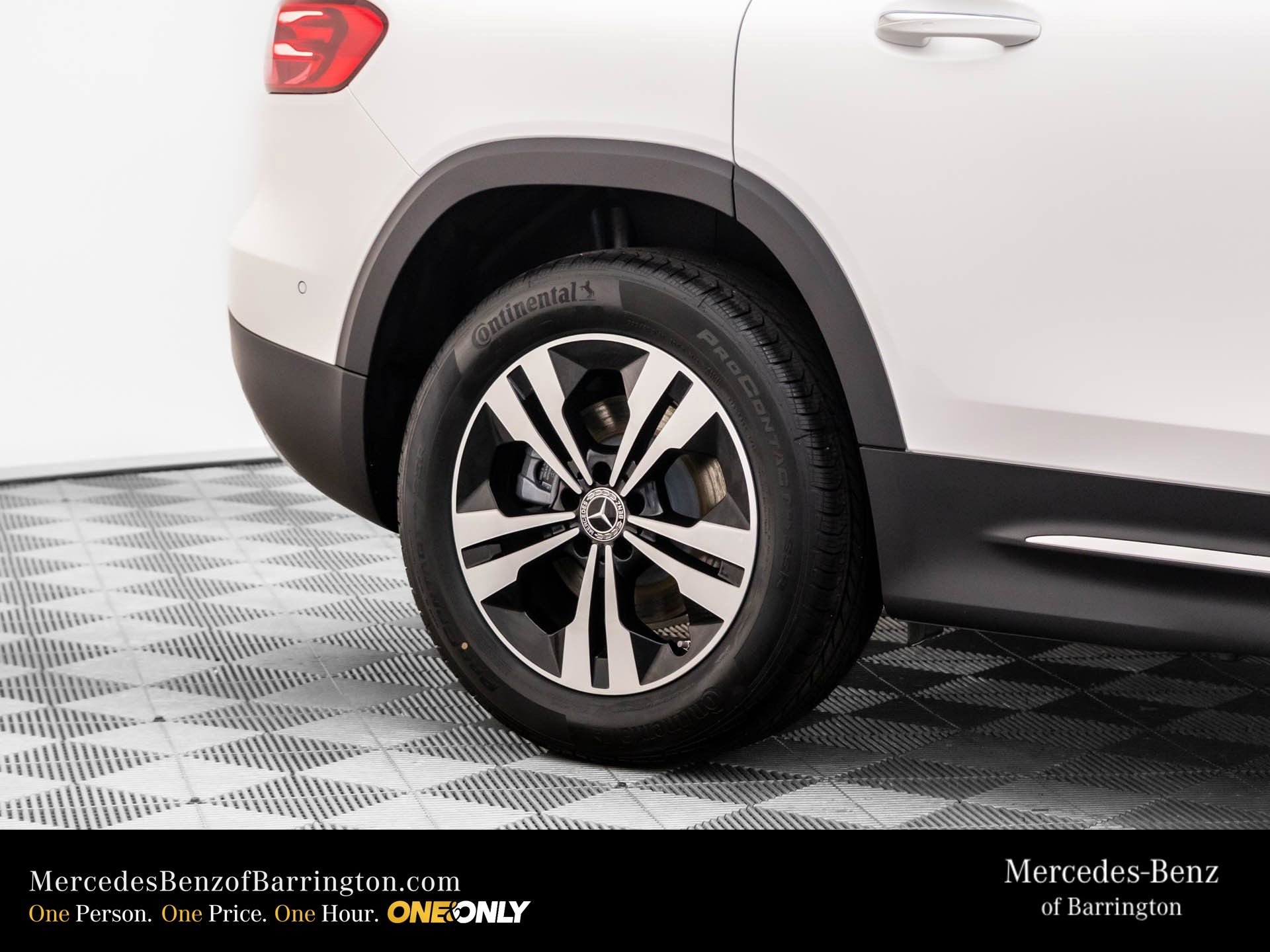 New 2026 Polar White Mercedes-Benz GLB 250 image 35