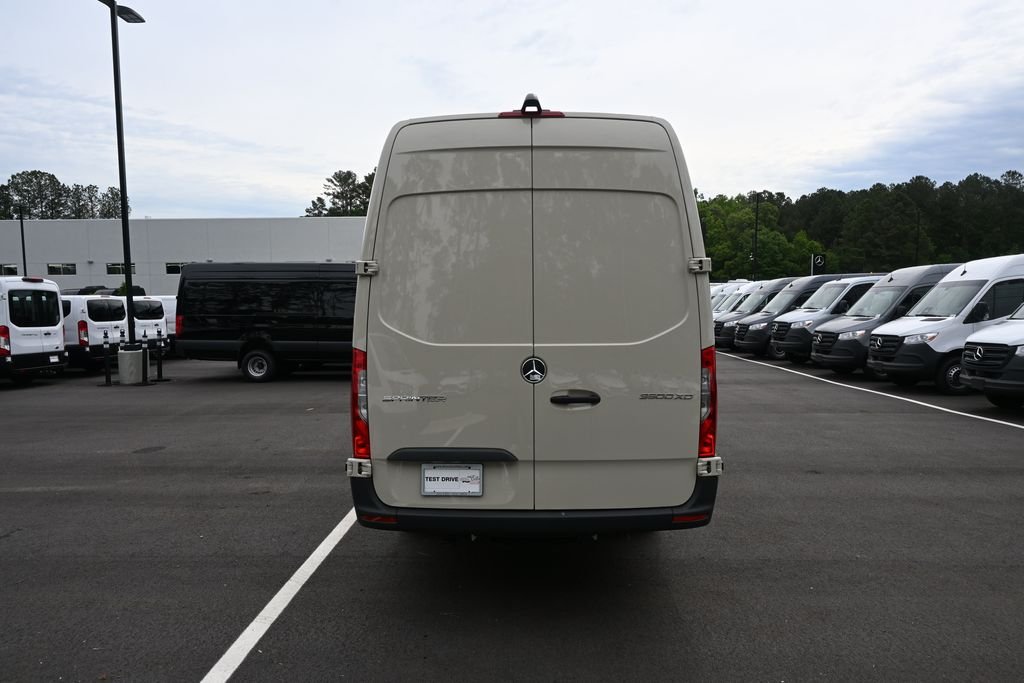 Used 2025 Pebble Gray Mercedes-Benz Cargo 170 WB image 25