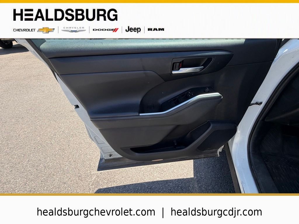 Used 2021 White Toyota XLE image 11