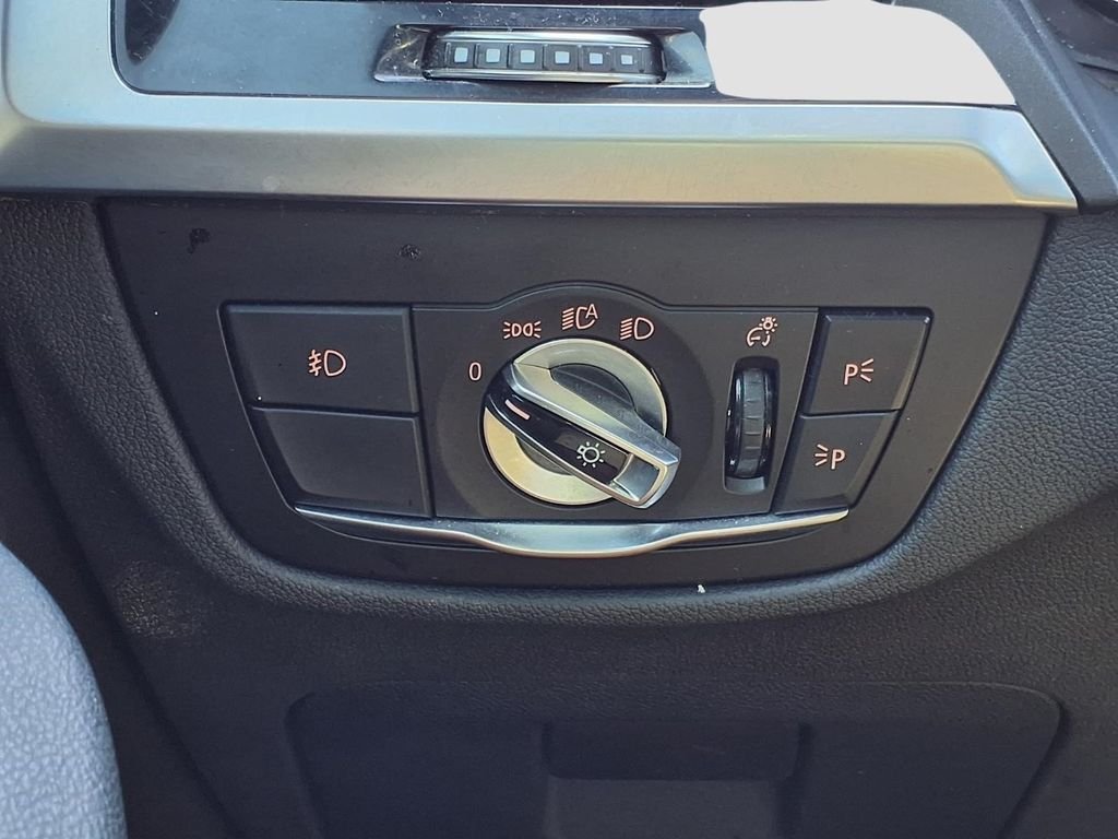 Used 2020 Dark Graphite BMW xDrive30i image 19