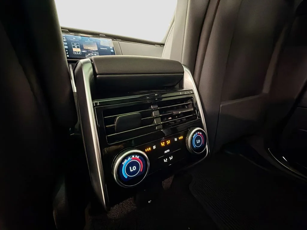 New 2026 Carpathian Grey Land Rover SE 7 Seats image 27