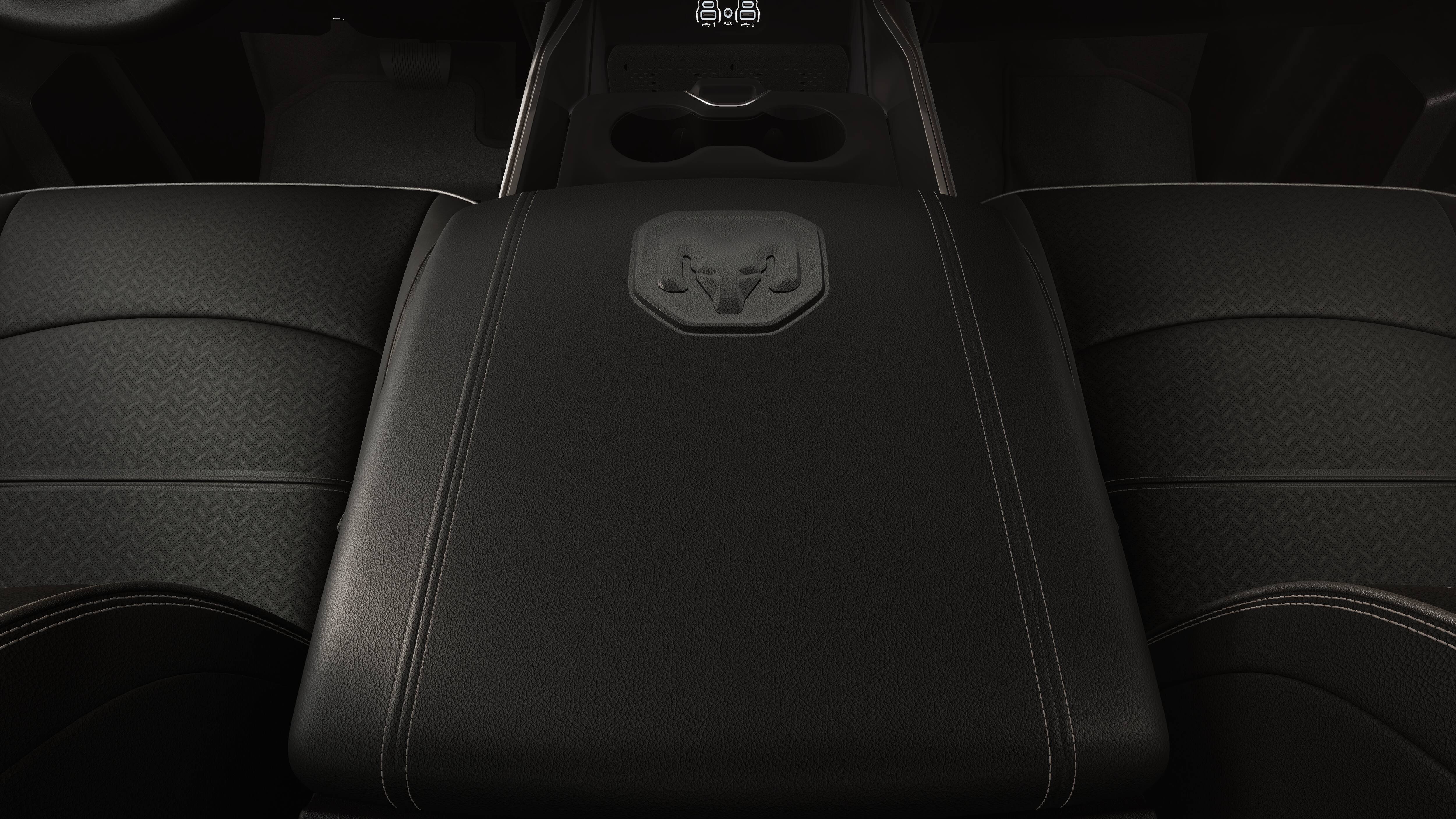 New 2026 Diamond Black Crystal Pearl-Coat Exterior Paint RAM Laramie image 30