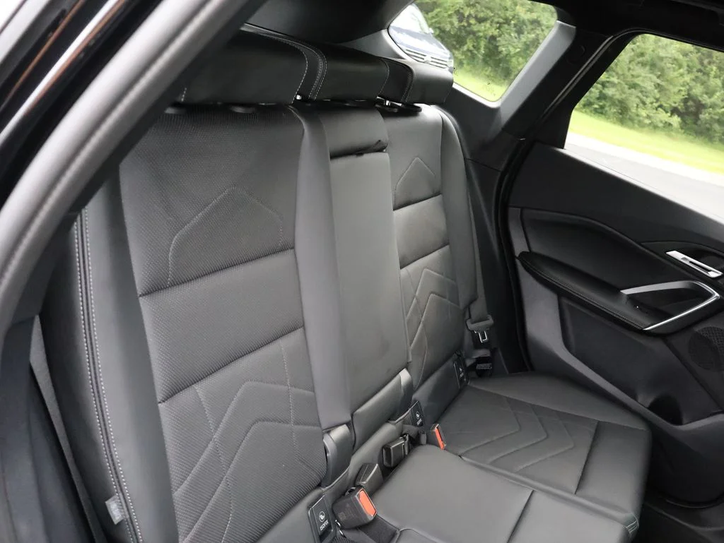 Used 2025 Black BMW M35i image 15