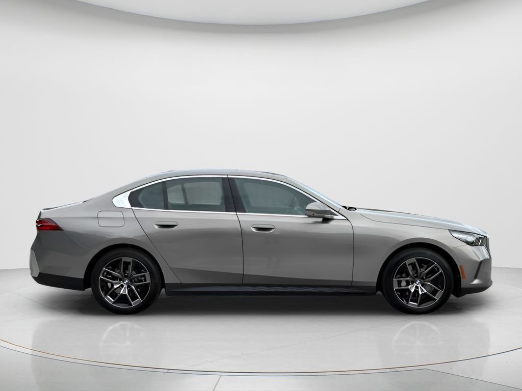New 2027 Oxide Grey Metallic BMW 530i image 4