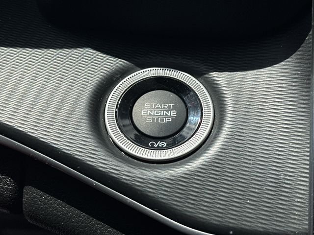 Used 2024 Red Jeep Altitude image 21