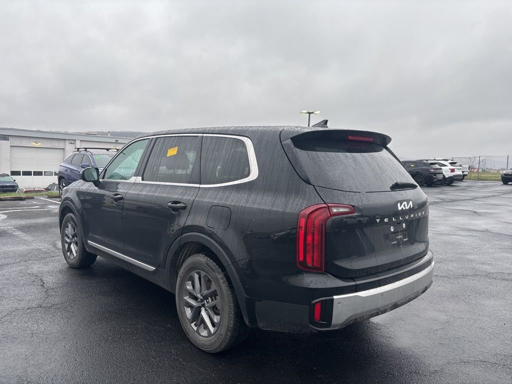 Certified Used 2023 Black Kia LX image 5