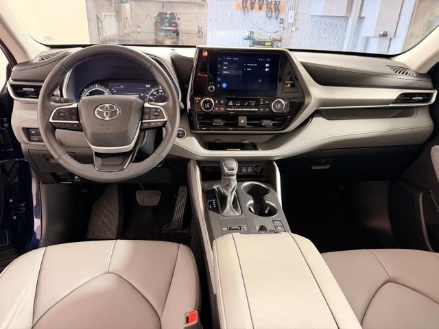 Used 2024  Toyota XLE image 37