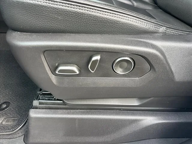 Used 2024 White GMC Denali image 26