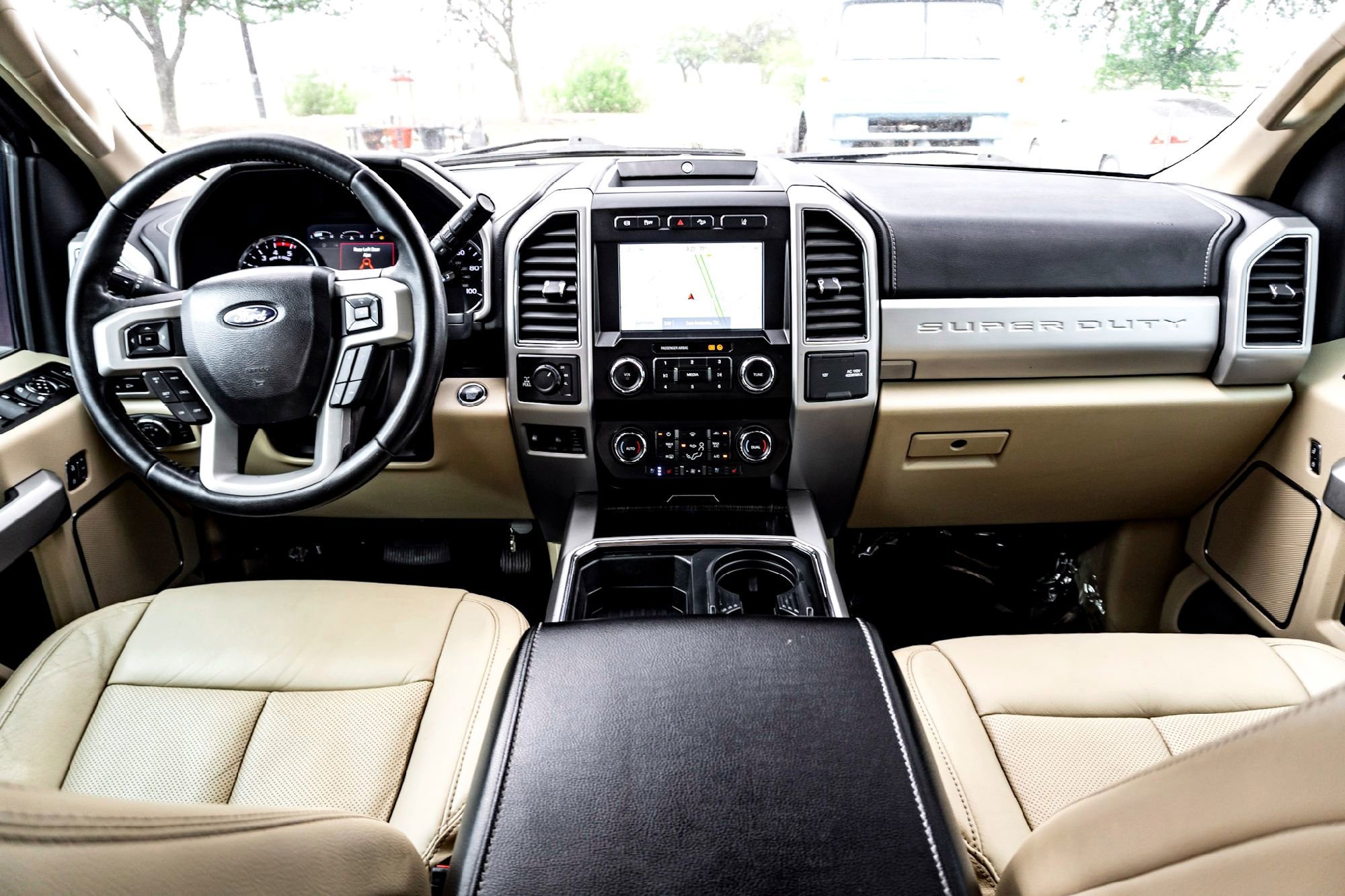 Used 2020 Oxford White Ford LARIAT image 29