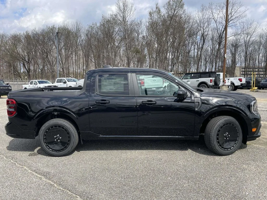 New 2026 Black Ford Lobo High image 2