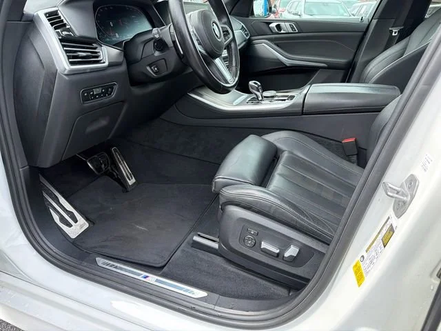 Used 2021 White BMW sDrive40i image 9