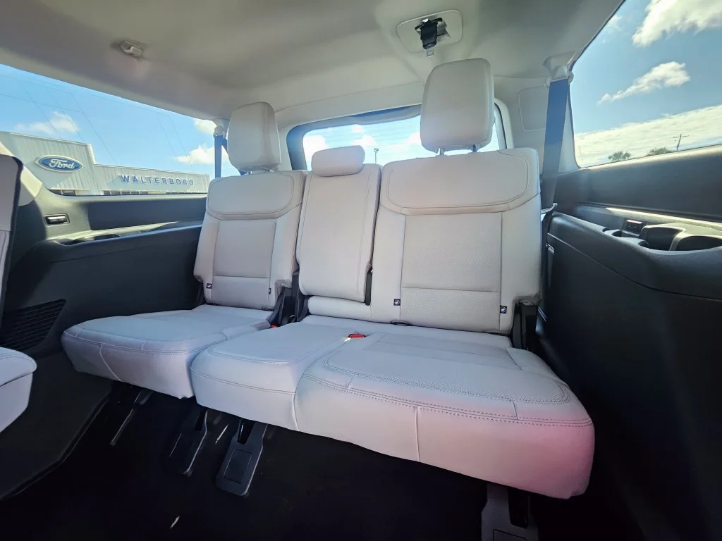 New 2027 Star White Metallic Tri-Coat Ford MAX Platinum image 15