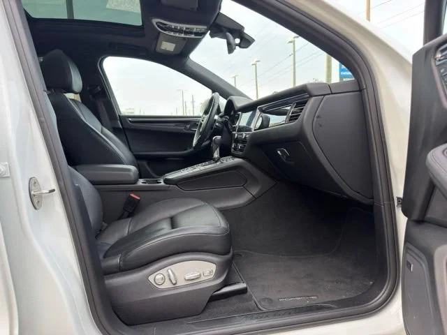 Used 2020 White Porsche Base image 9
